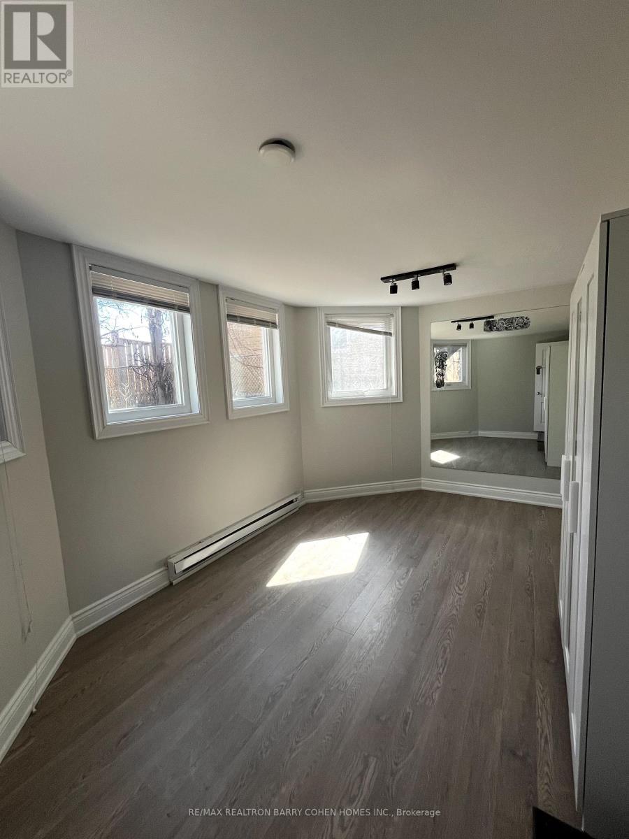 98 Rockford Road, Toronto, Ontario  M2R 3A7 - Photo 9 - C12055077