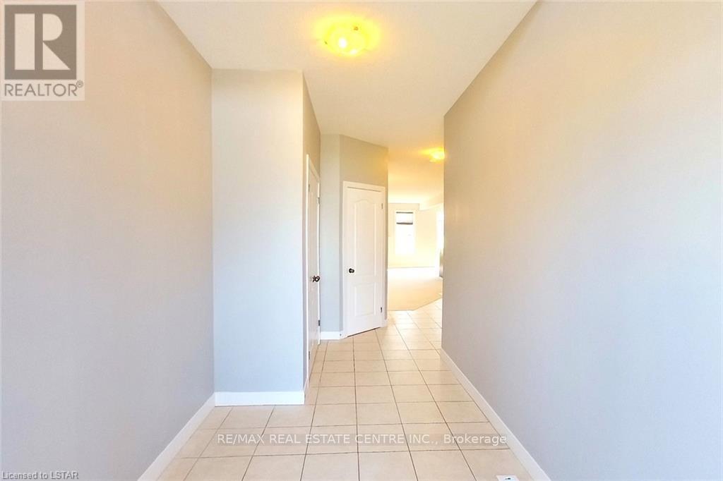 1560 Finley Crescent, London, Ontario  N6G 0S9 - Photo 2 - X12064890