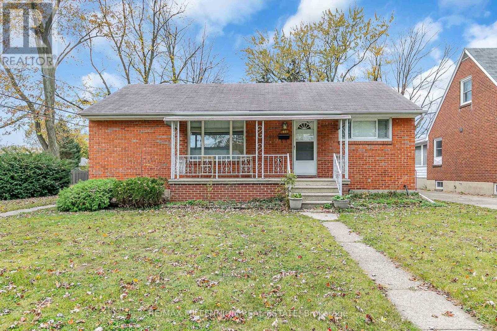 Property at 991 PARKVIEW AVENUE image 1