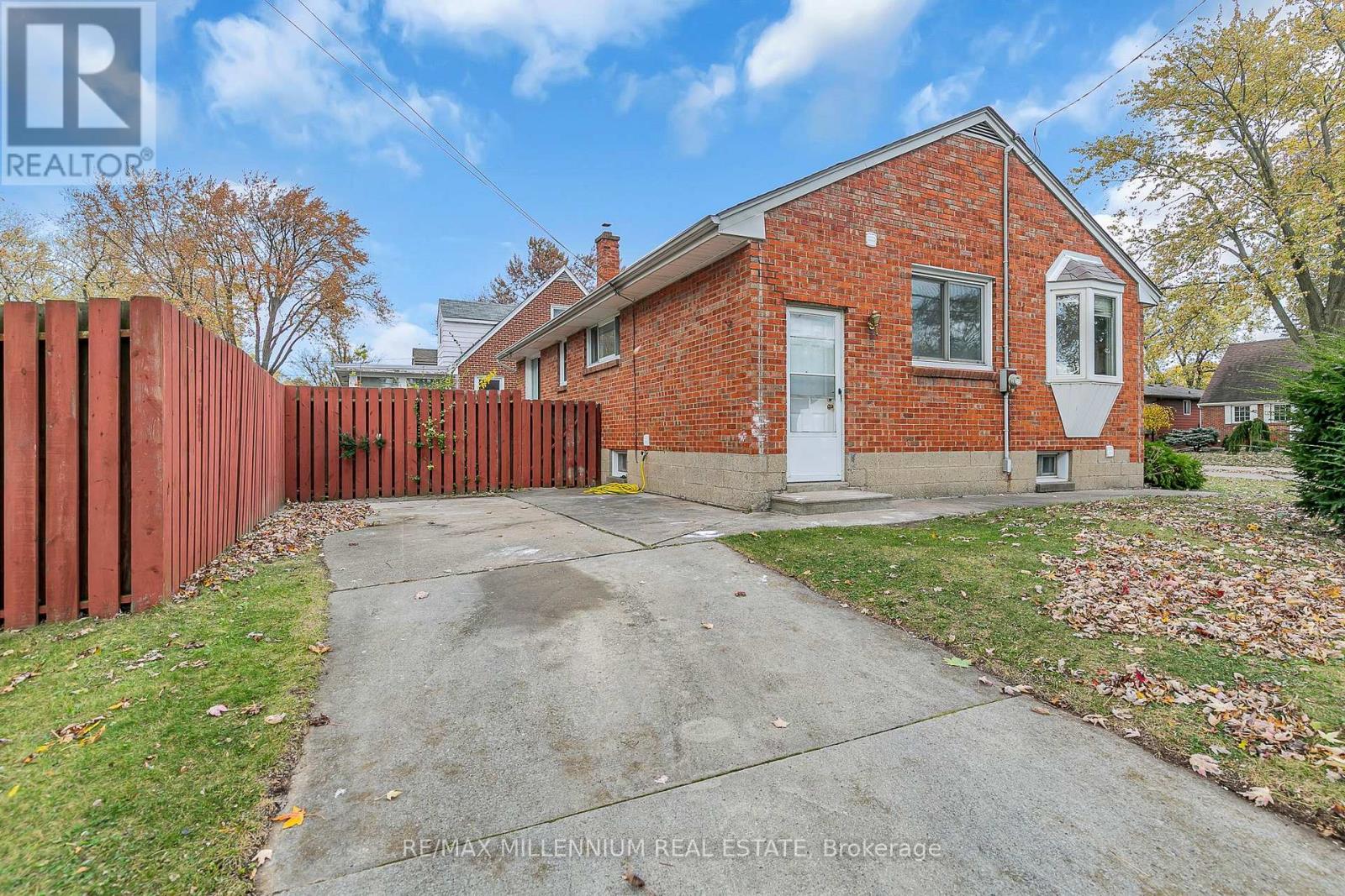 Property at 991 PARKVIEW AVENUE image 5
