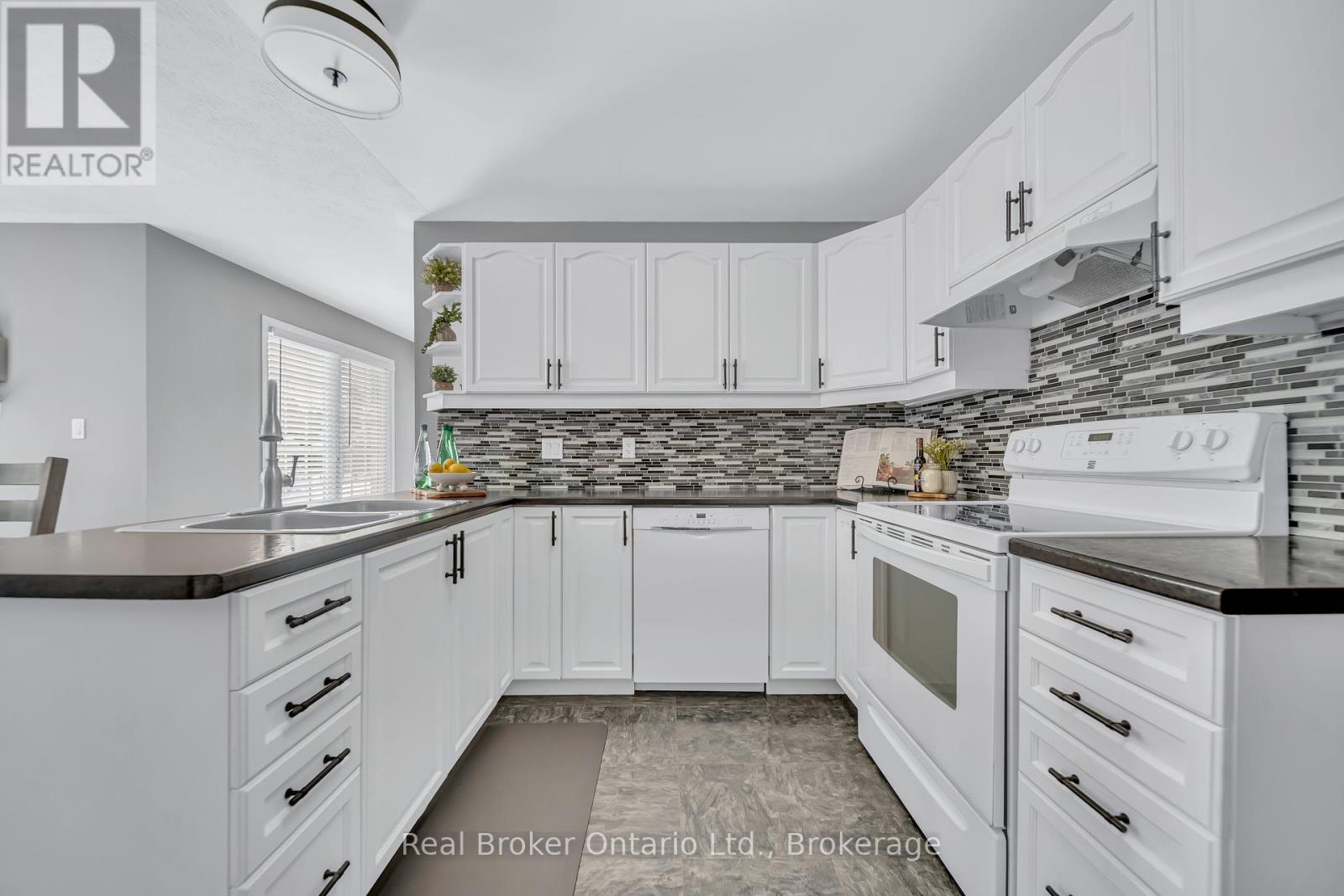 500 Havelock Avenue S, North Perth, Ontario  N4W 3T6 - Photo 12 - X12064941