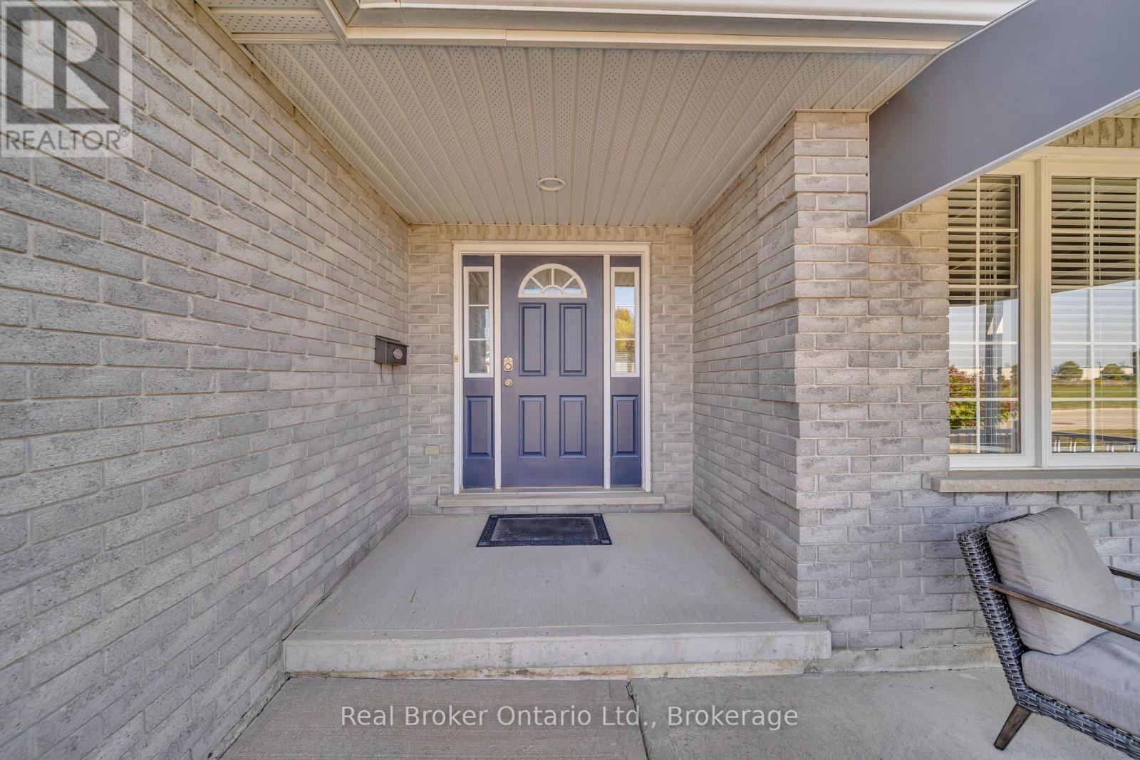 500 Havelock Avenue S, North Perth, Ontario  N4W 3T6 - Photo 3 - X12064941