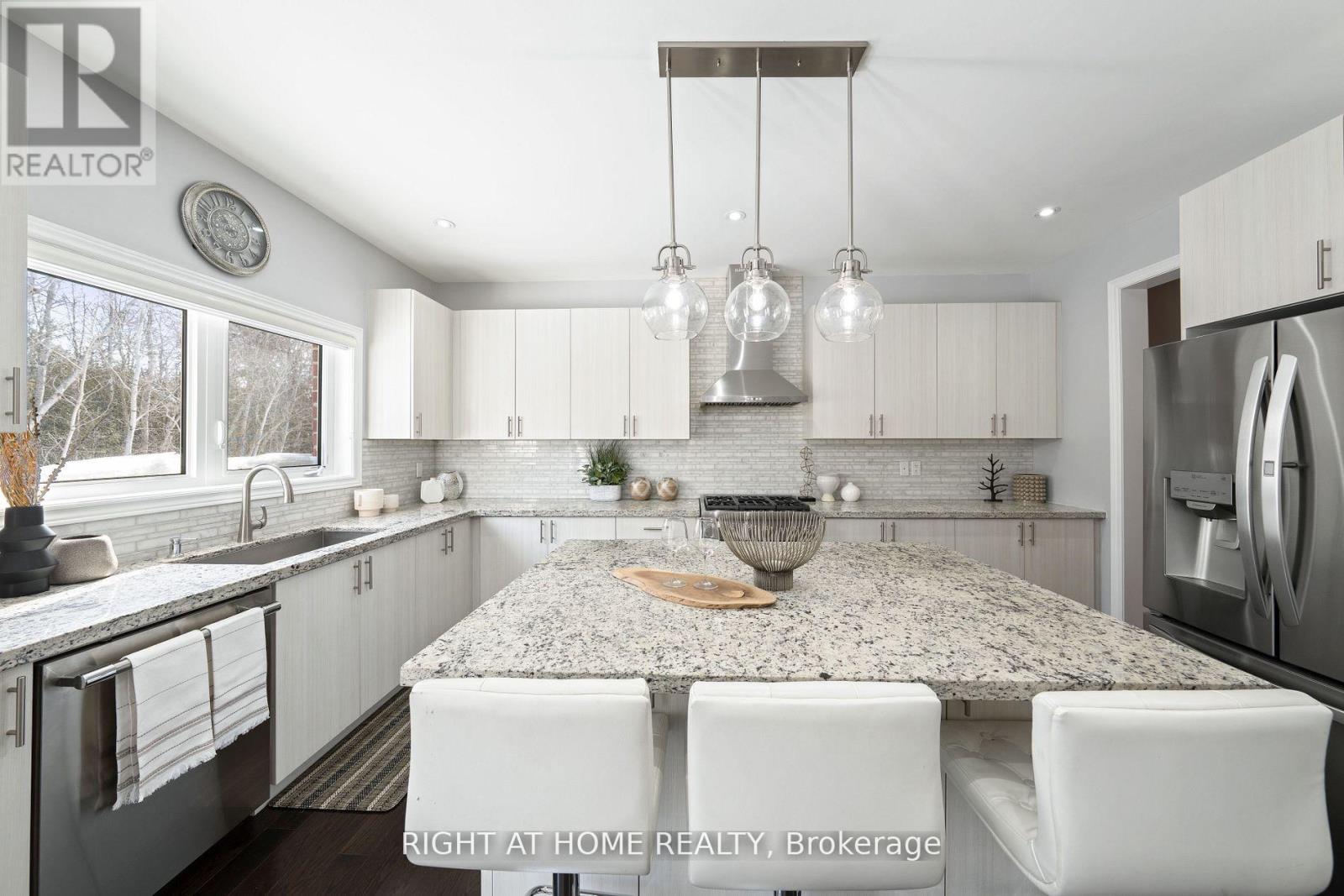1655 Emberton Way, Innisfil, Ontario  L9S 0N4 - Photo 10 - N12064953