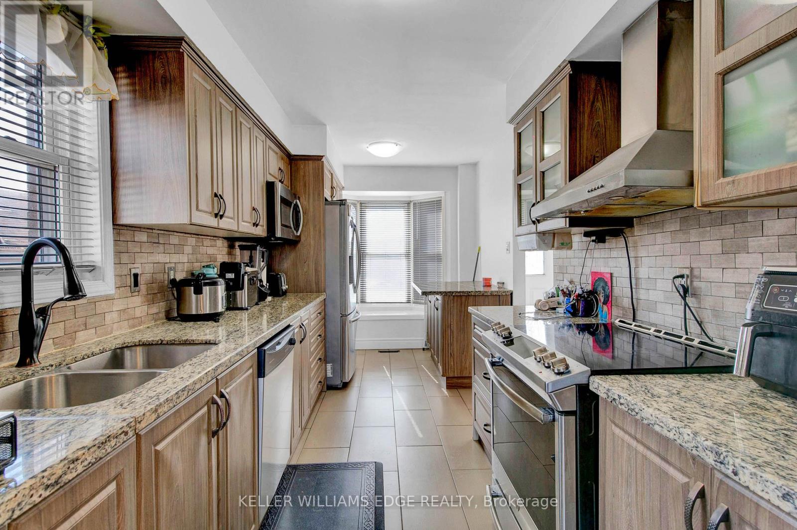 23 Rutledge Court, Hamilton (Templemead), Ontario  L8W 3H7 - Photo 16 - X12064945