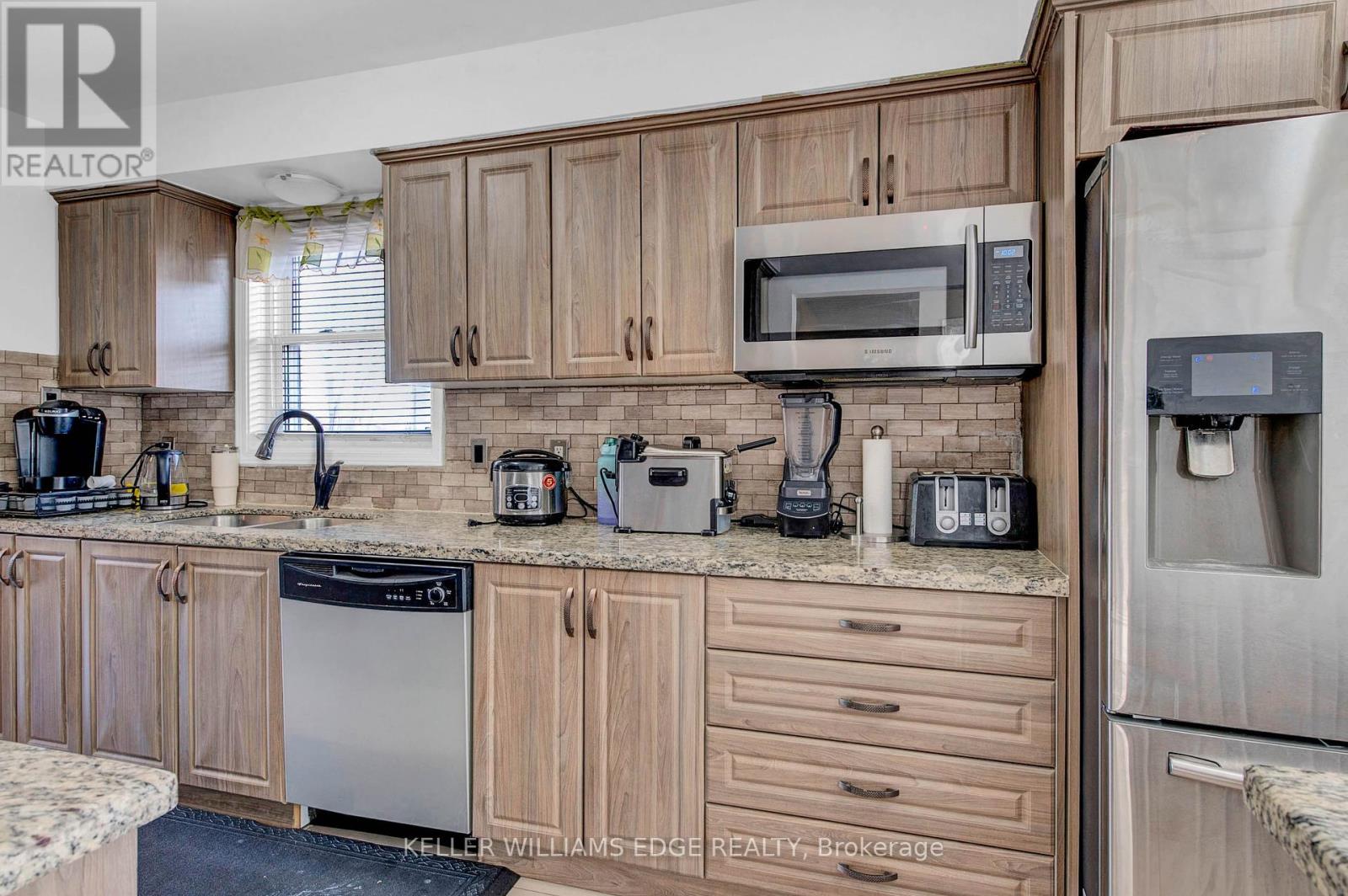 23 Rutledge Court, Hamilton (Templemead), Ontario  L8W 3H7 - Photo 18 - X12064945