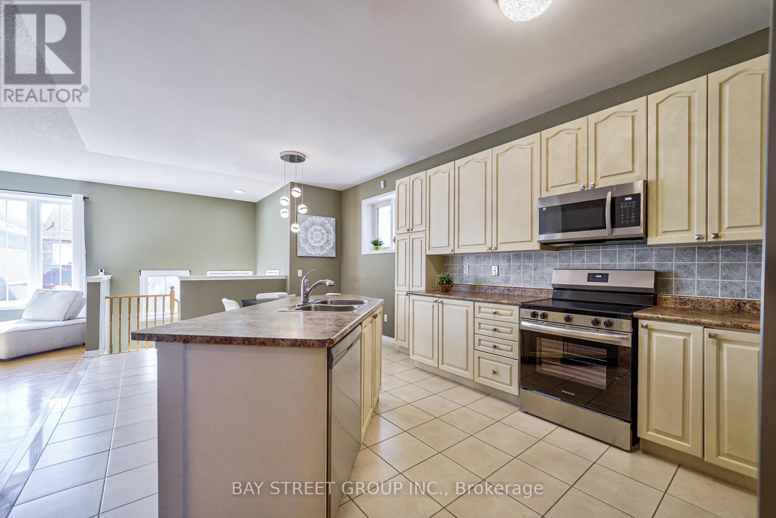 21 Loughlin Hill Crescent, Ajax, Ontario  L1Z 1P8 - Photo 6 - E12064987