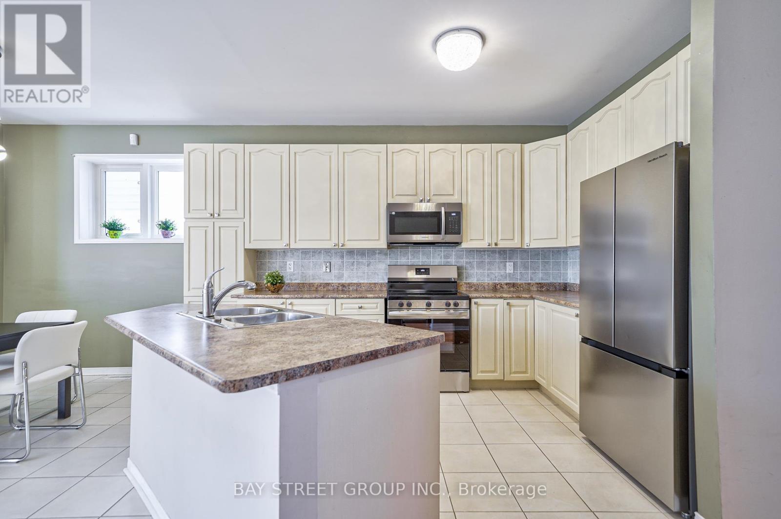 21 Loughlin Hill Crescent, Ajax, Ontario  L1Z 1P8 - Photo 8 - E12064987