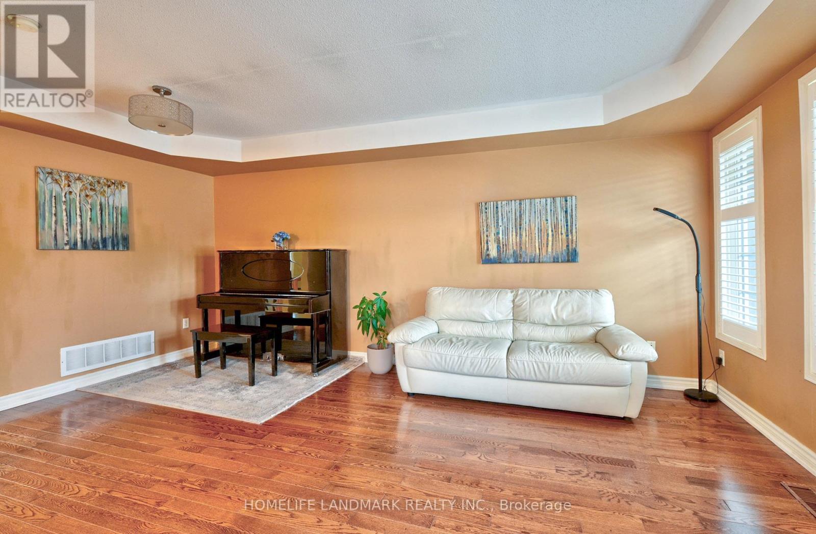 Property at 190 LITTLEWOOD DRIVE image 4