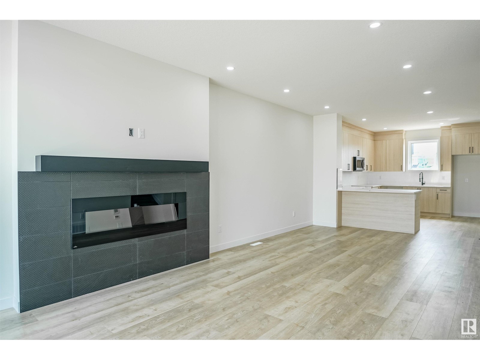 Property at 82 Blackbird BN image 4