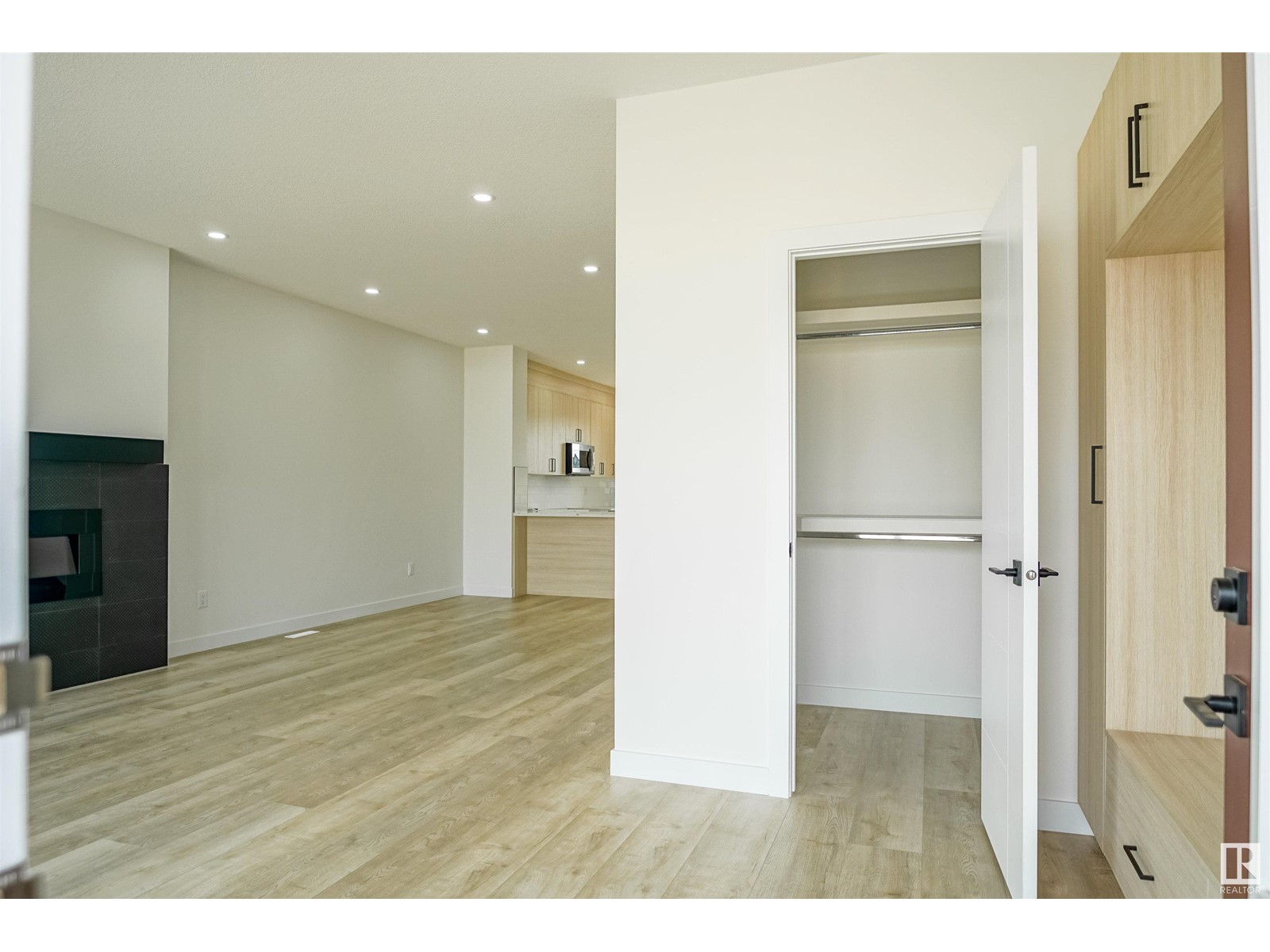 Property at 82 Blackbird BN image 3