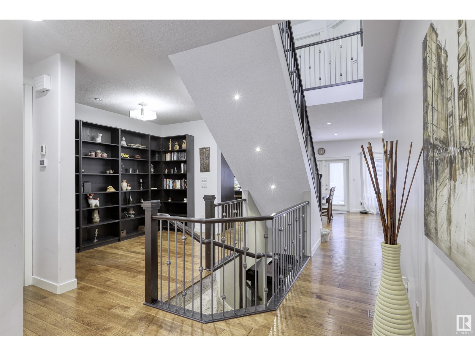 Property at 3131 Winspear CR SW image 3