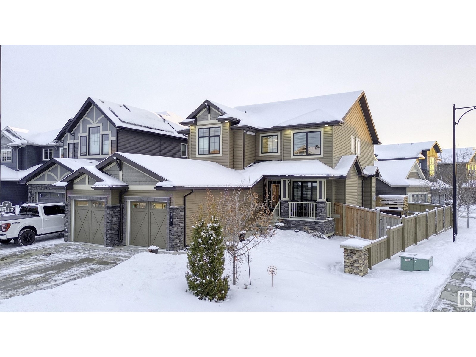 Property at 3131 Winspear CR SW image 1