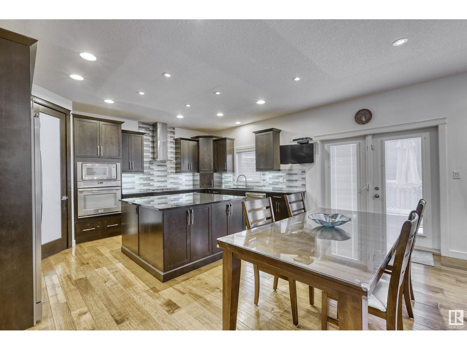 Property at 3131 Winspear CR SW image 4
