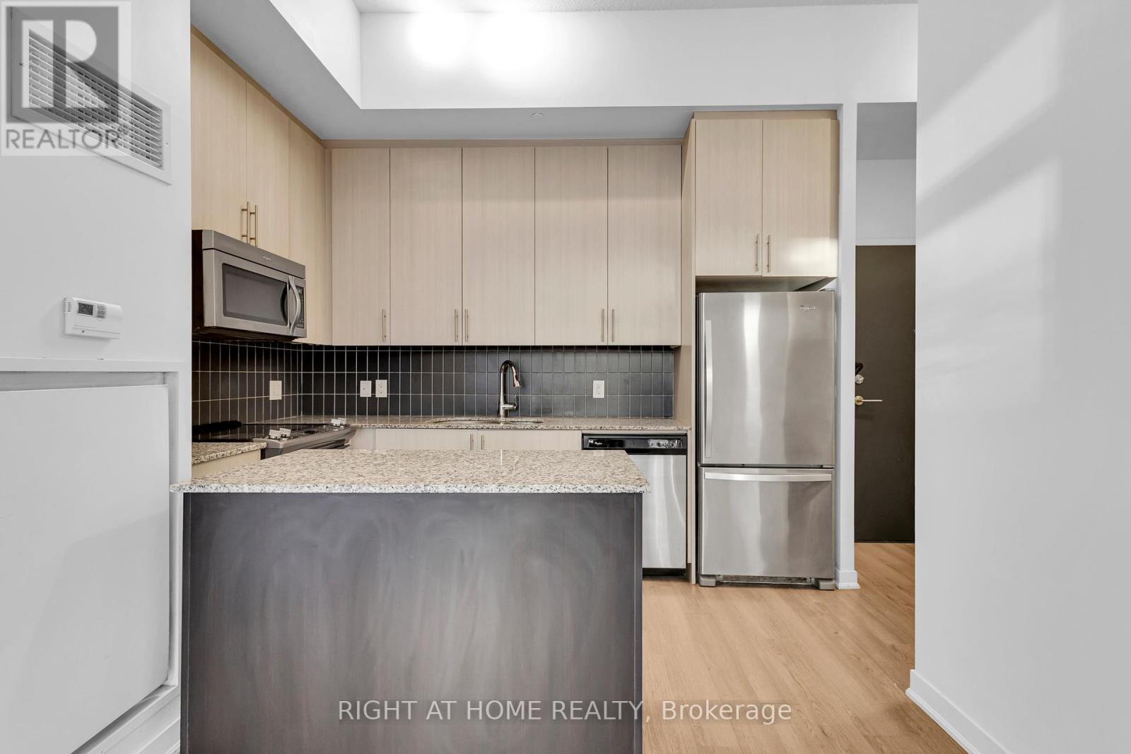 105 - 85 Duke Street W, Kitchener, Ontario  N2H 0B7 - Photo 24 - X12062550