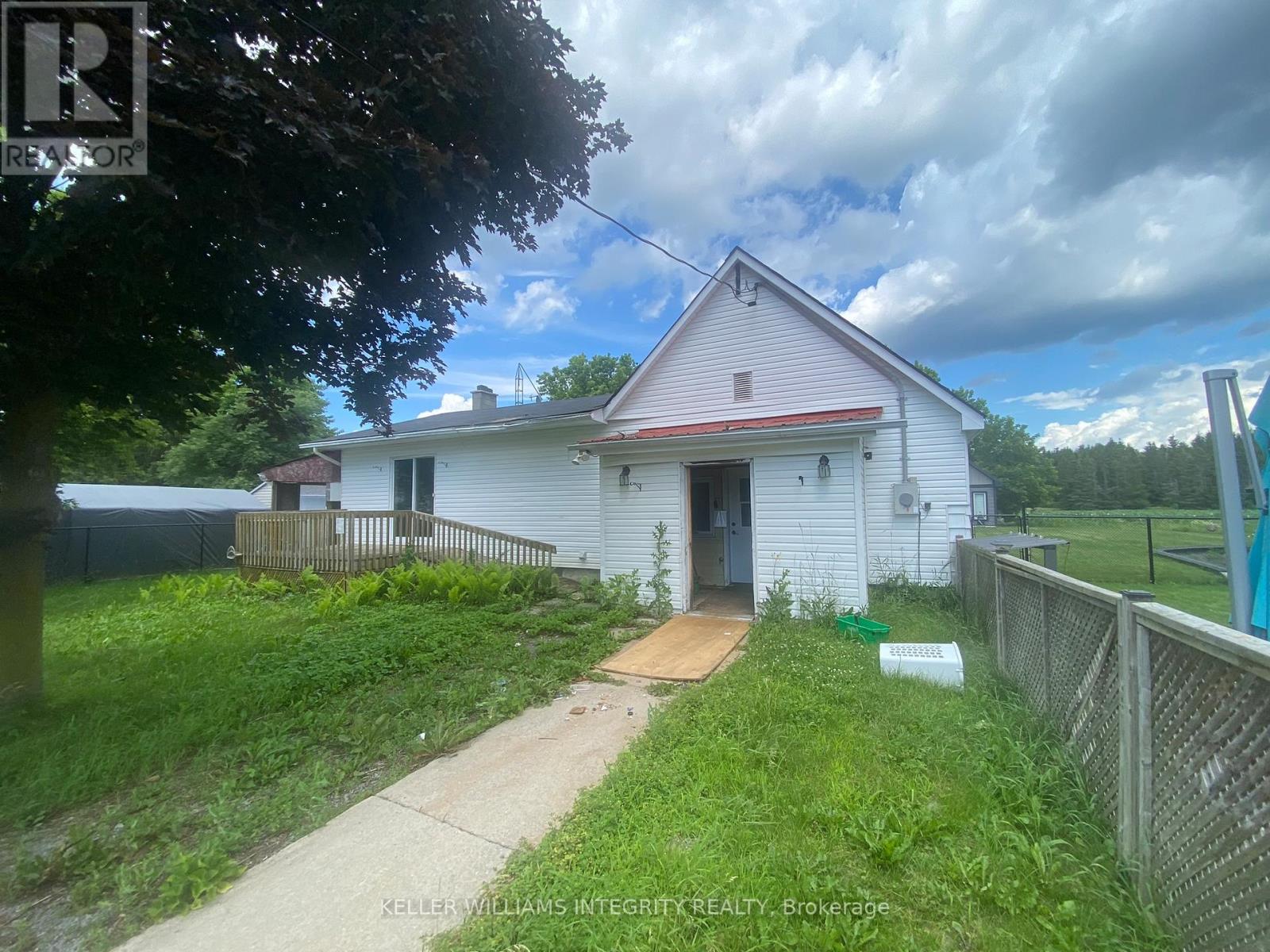 2415 Du Lac Road, Clarence-Rockland, Ontario  K0A 3N0 - Photo 1 - X12065065