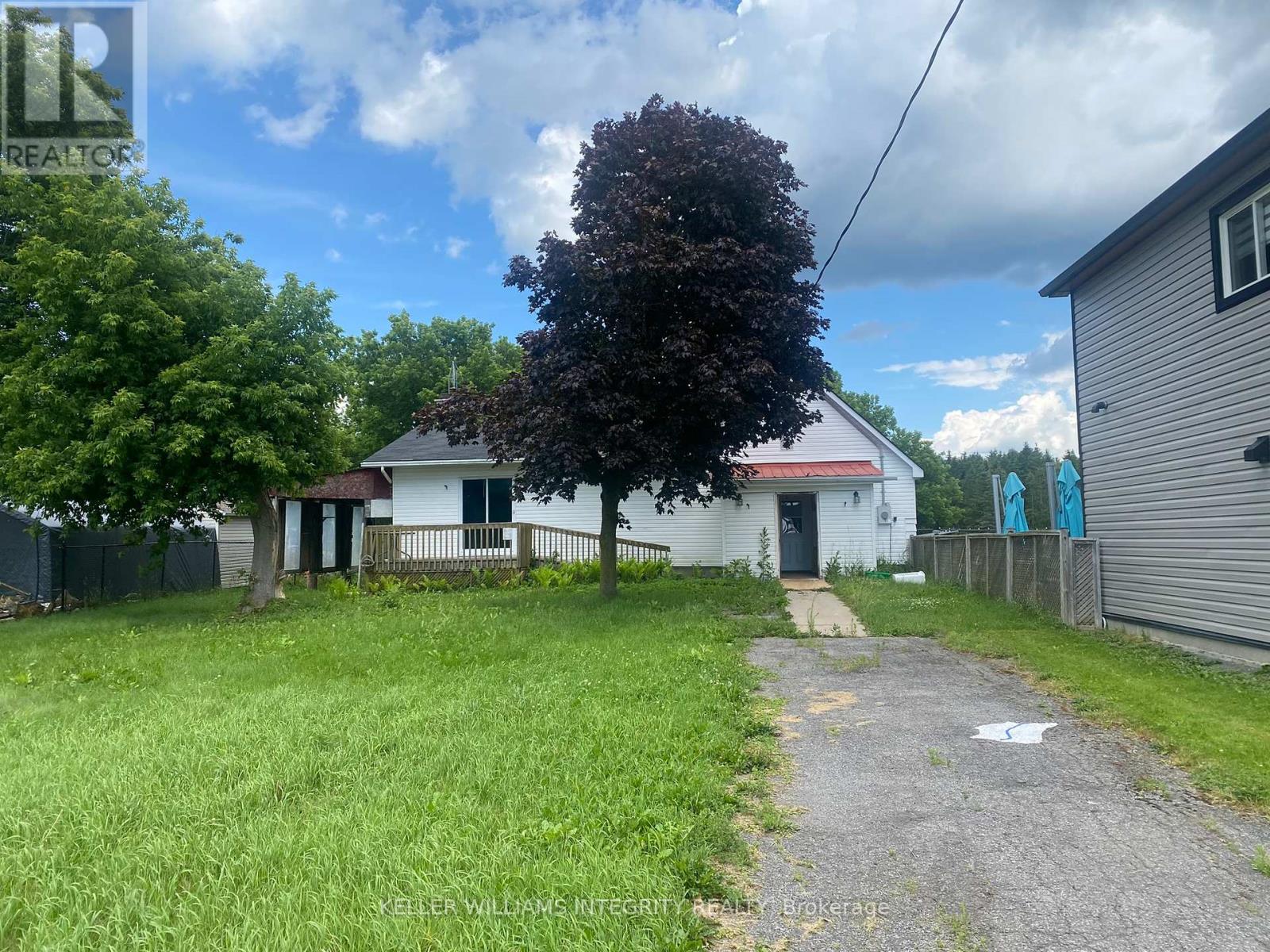 2415 Du Lac Road, Clarence-Rockland, Ontario  K0A 3N0 - Photo 2 - X12065065
