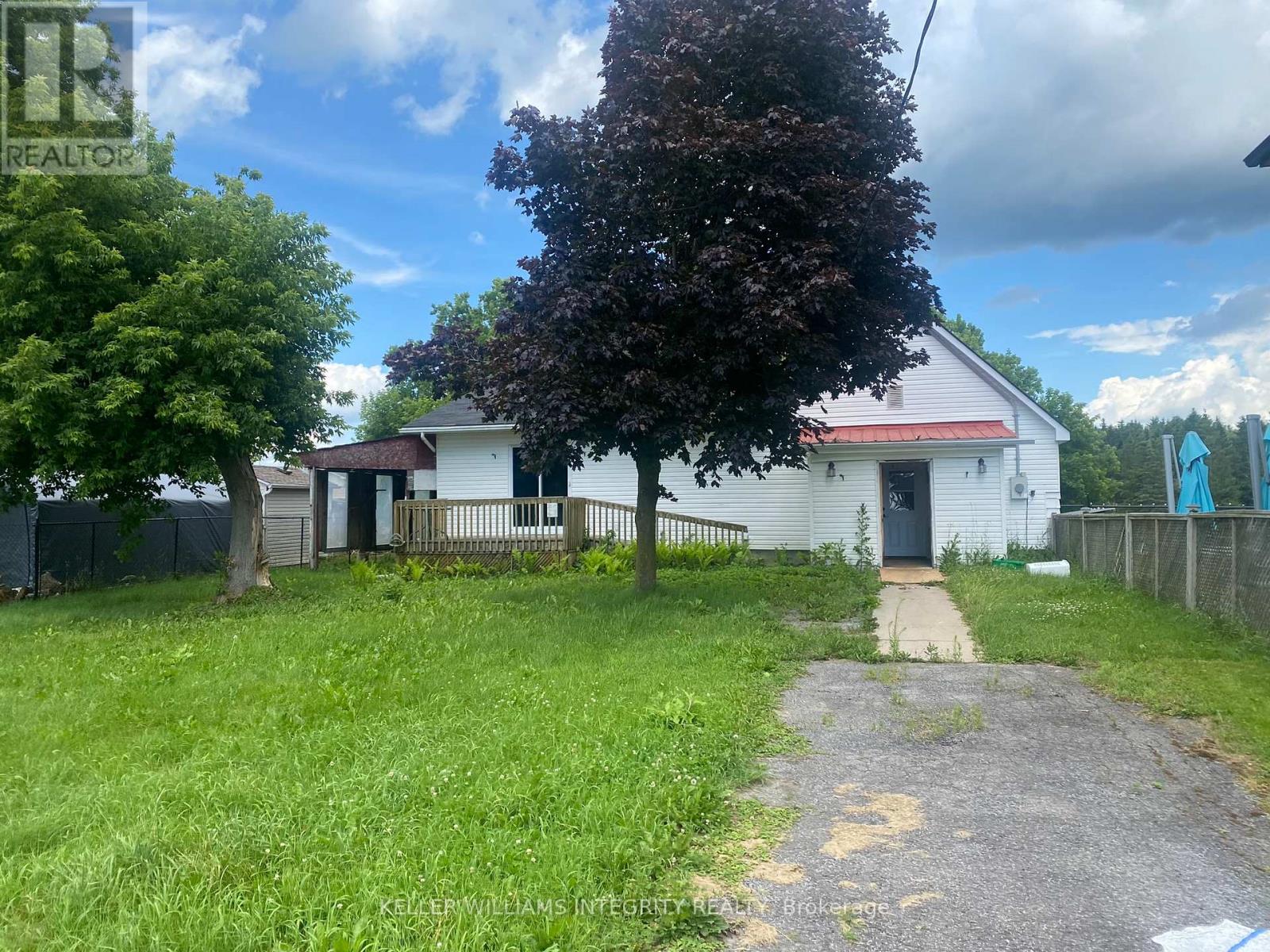 2415 Du Lac Road, Clarence-Rockland, Ontario  K0A 3N0 - Photo 3 - X12065065