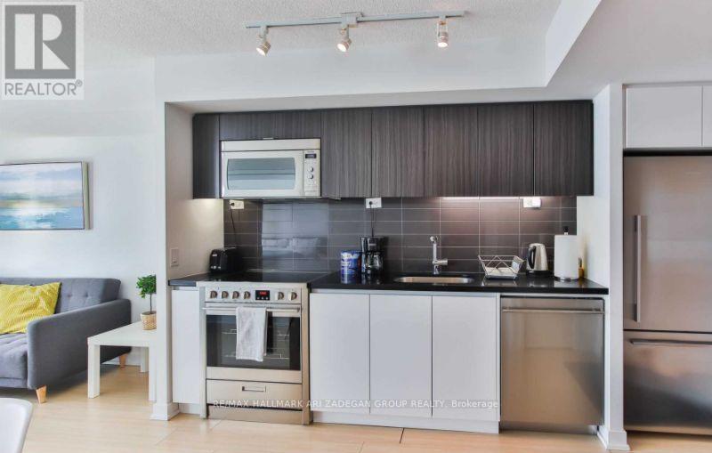 2511 - 75 Queens Wharf Road, Toronto, Ontario  M5V 0J8 - Photo 2 - C12065105