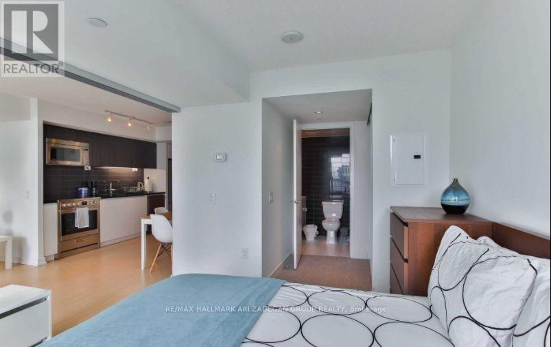 2511 - 75 Queens Wharf Road, Toronto, Ontario  M5V 0J8 - Photo 9 - C12065105