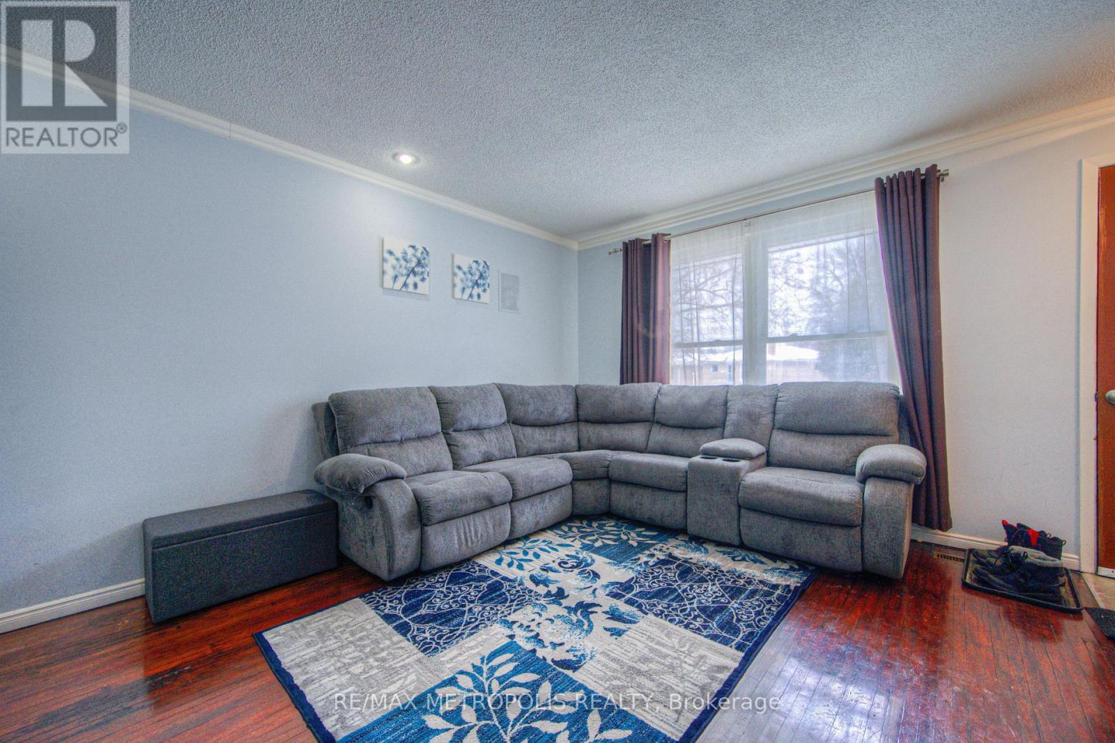 76 Glen Road, Cambridge, Ontario  N1R 4L6 - Photo 6 - X12065166