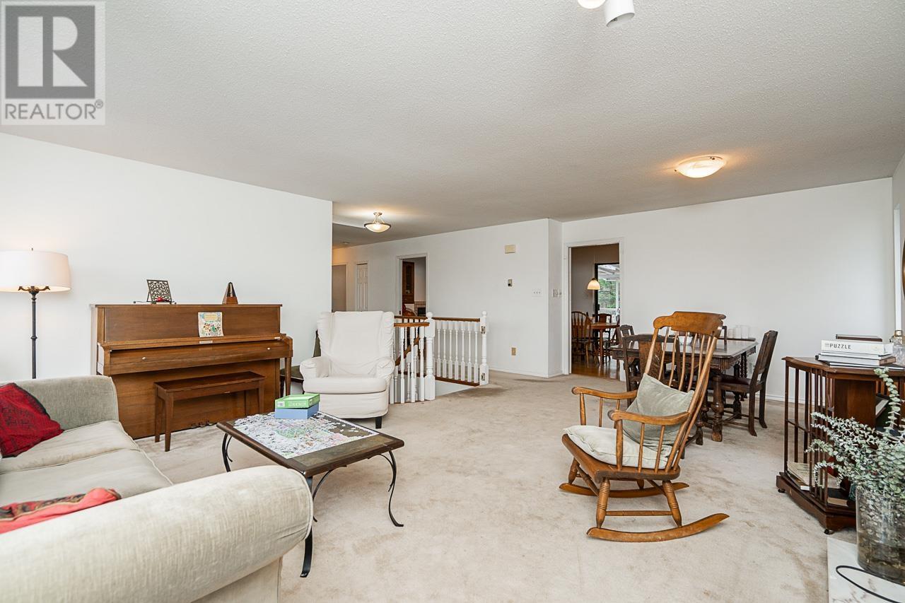 Property at 5560 WALLACE AVENUE image 5