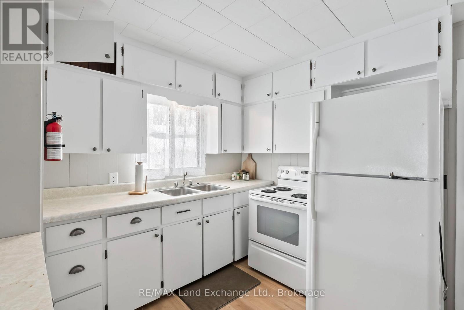 22 Southampton Parkway, South Bruce Peninsula, Ontario  N0H 2G0 - Photo 17 - X11945776