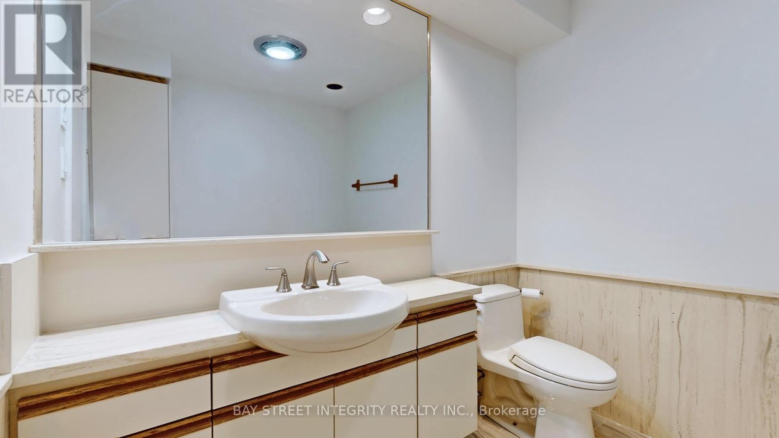 1372 Gatehouse Drive, Mississauga, Ontario  L5H 1A5 - Photo 28 - W12065205
