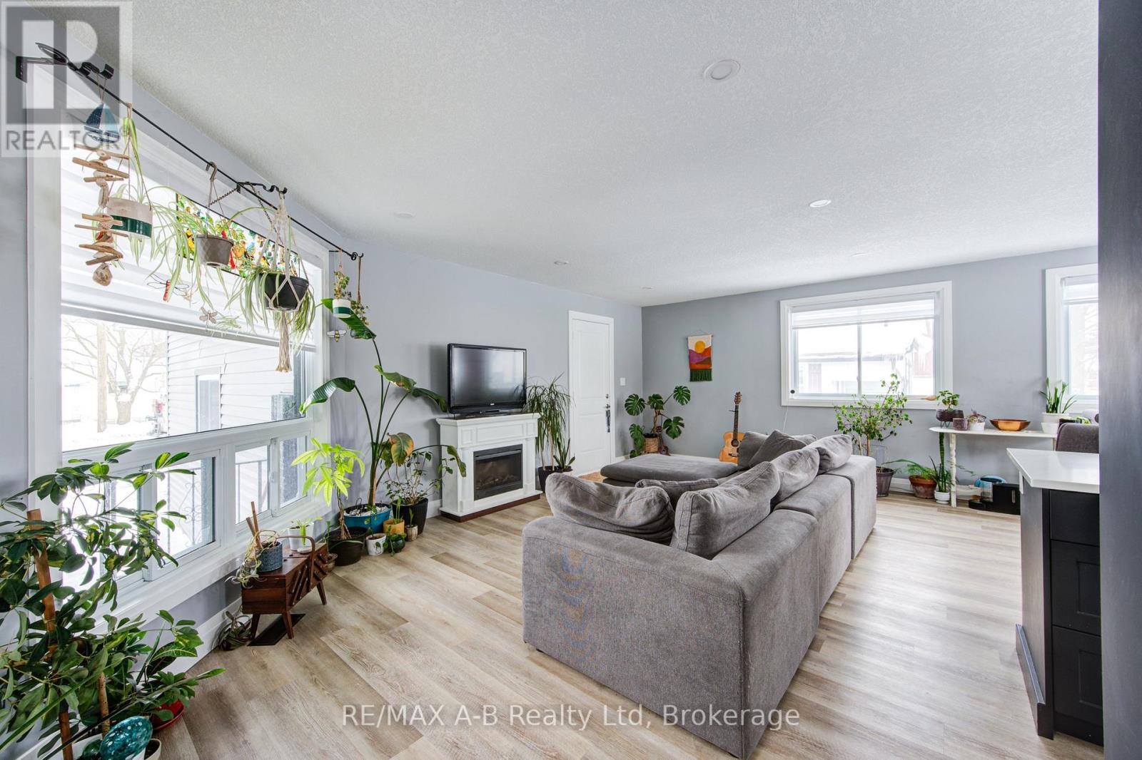 35 Wellington Street, East Zorra-Tavistock, Ontario  N0B 2R0 - Photo 3 - X11940860
