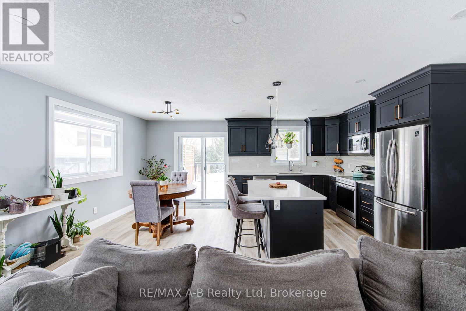35 Wellington Street, East Zorra-Tavistock, Ontario  N0B 2R0 - Photo 6 - X11940860