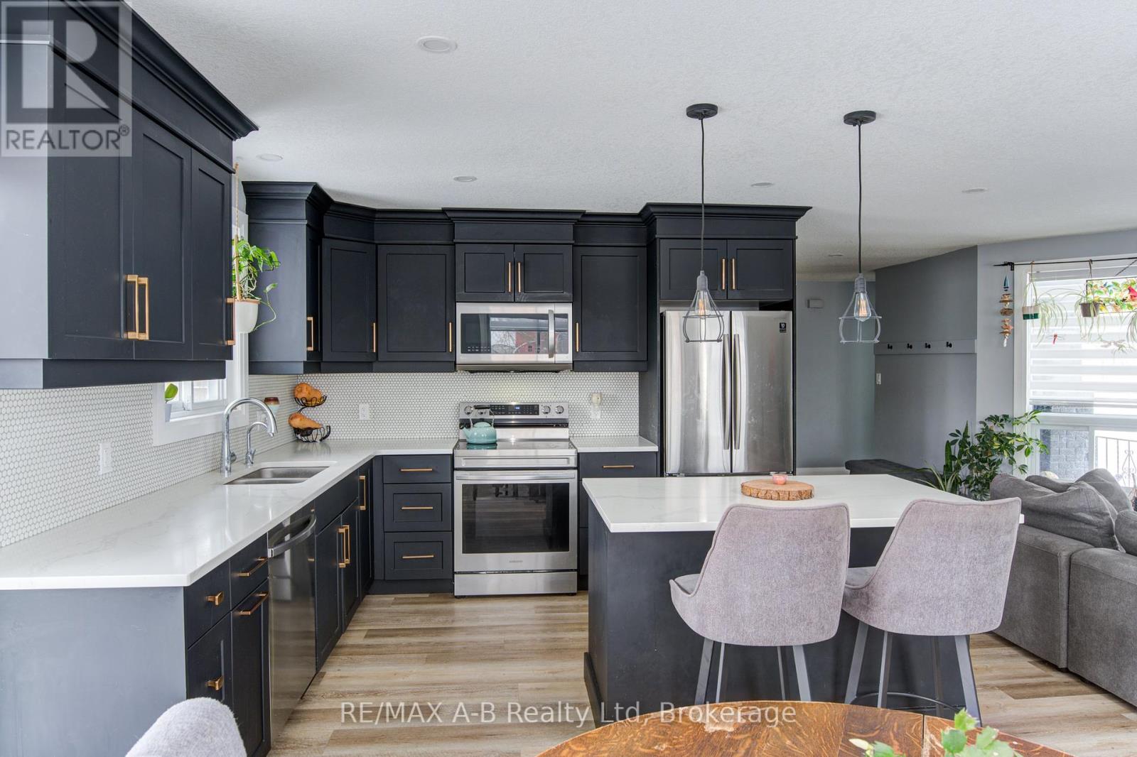 35 Wellington Street, East Zorra-Tavistock, Ontario  N0B 2R0 - Photo 7 - X11940860
