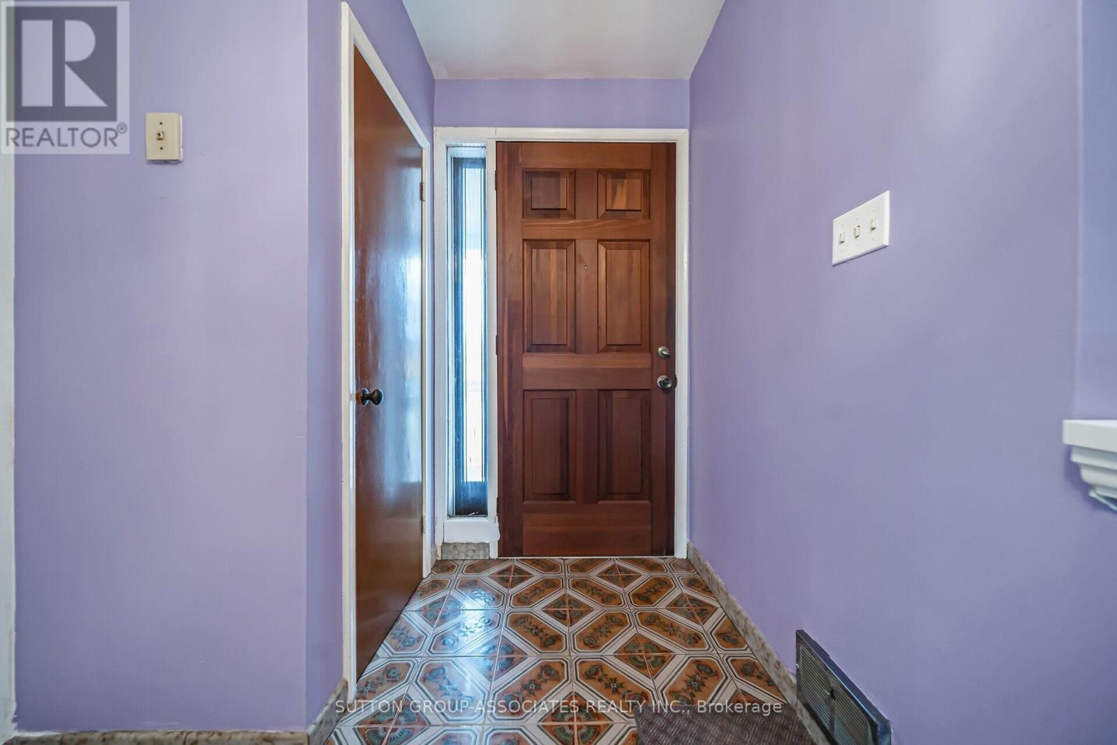 139 Giltspur Drive, Toronto (Glenfield-Jane Heights), Ontario  M3L 1M4 - Photo 8 - W12065212