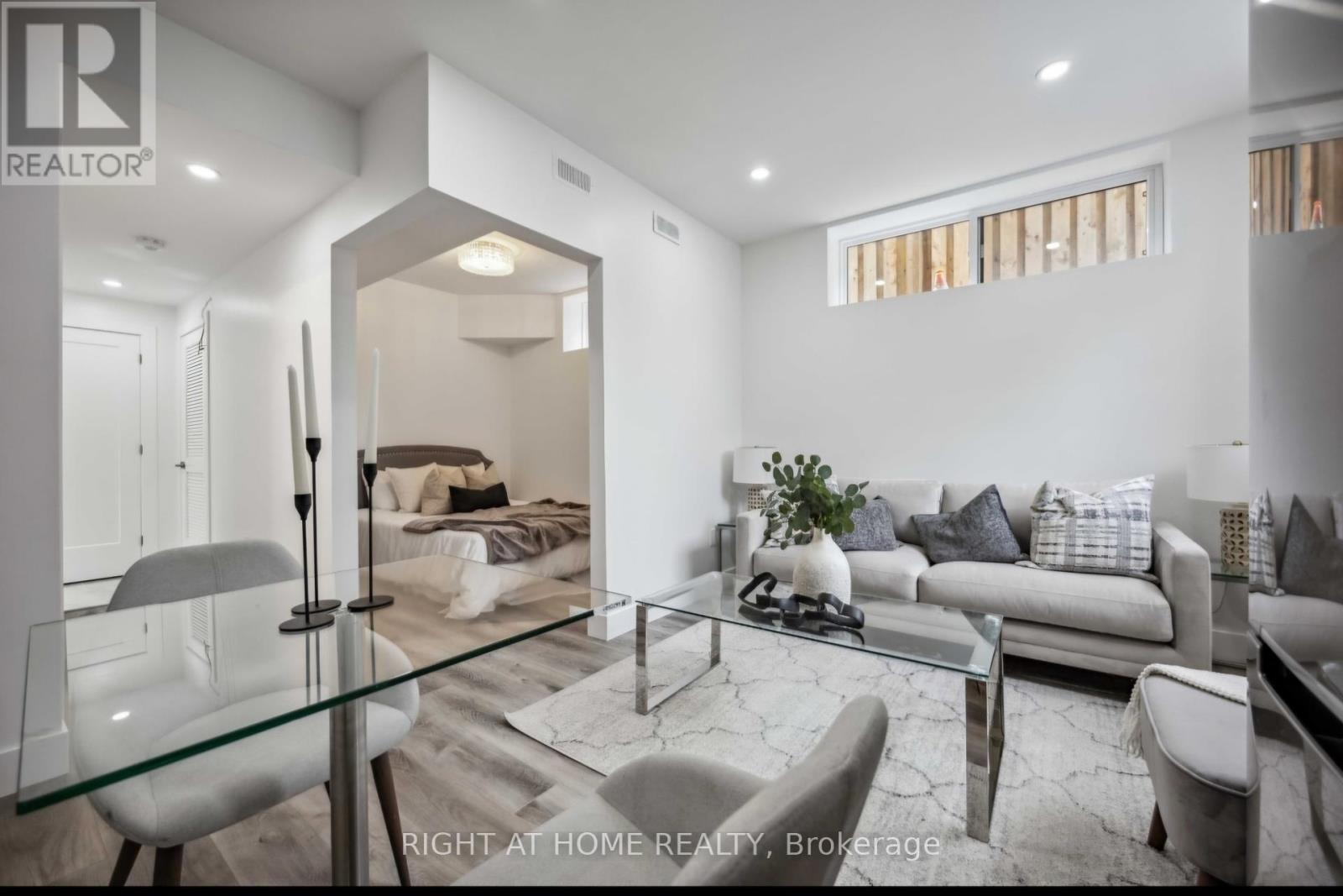 19 HATFIELD (LOWER) CRESCENT, Toronto, Ontario