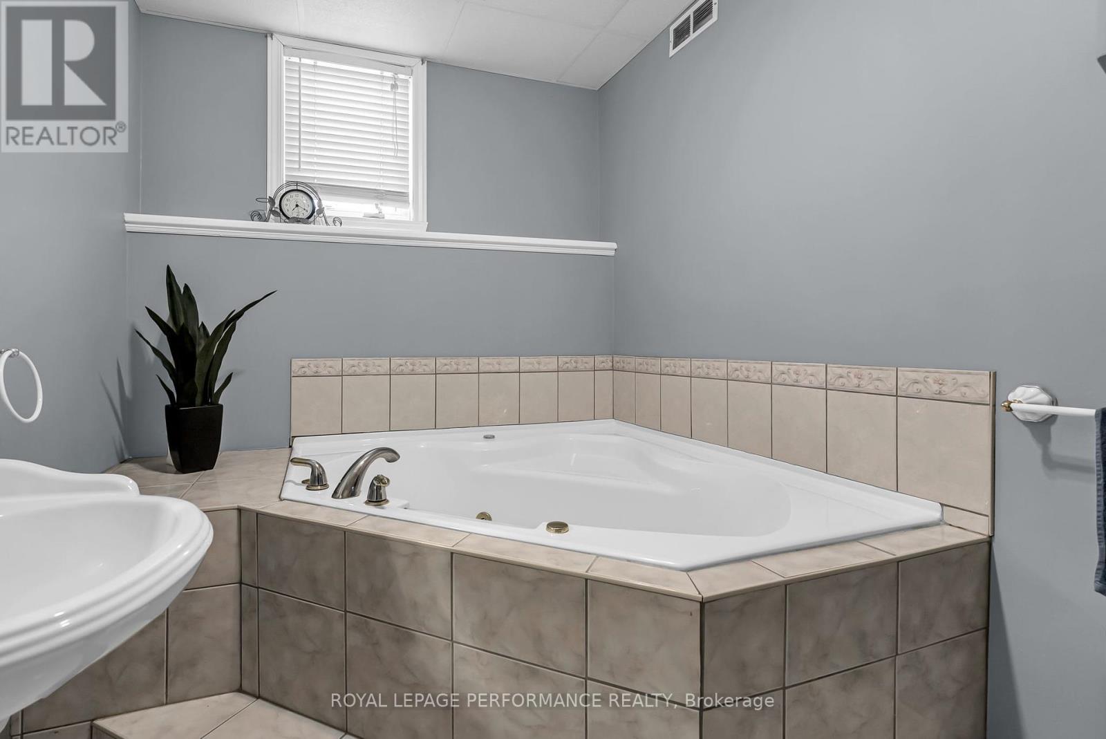4970 Morgan Road, South Stormont, Ontario  K0C 1M0 - Photo 33 - X12065230
