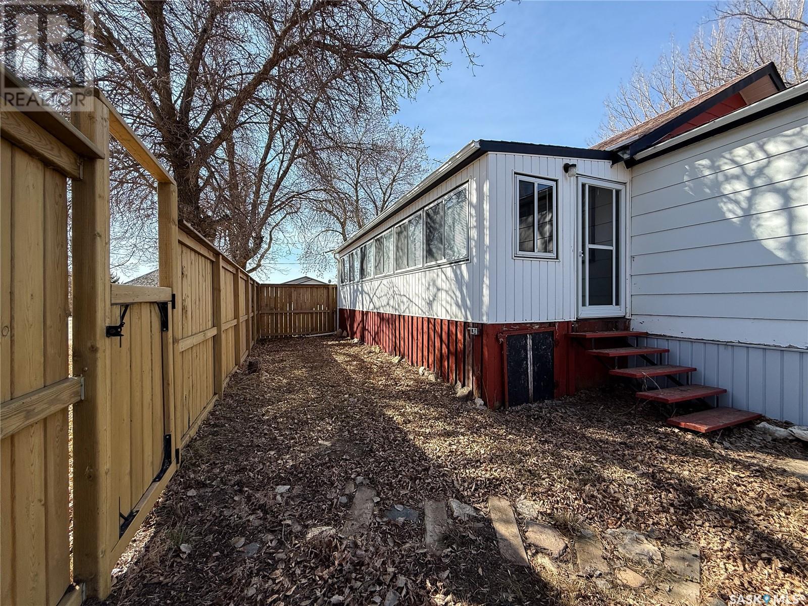 106 1st Street, Gull Lake, Saskatchewan  S0N 1A0 - Photo 39 - SK001946