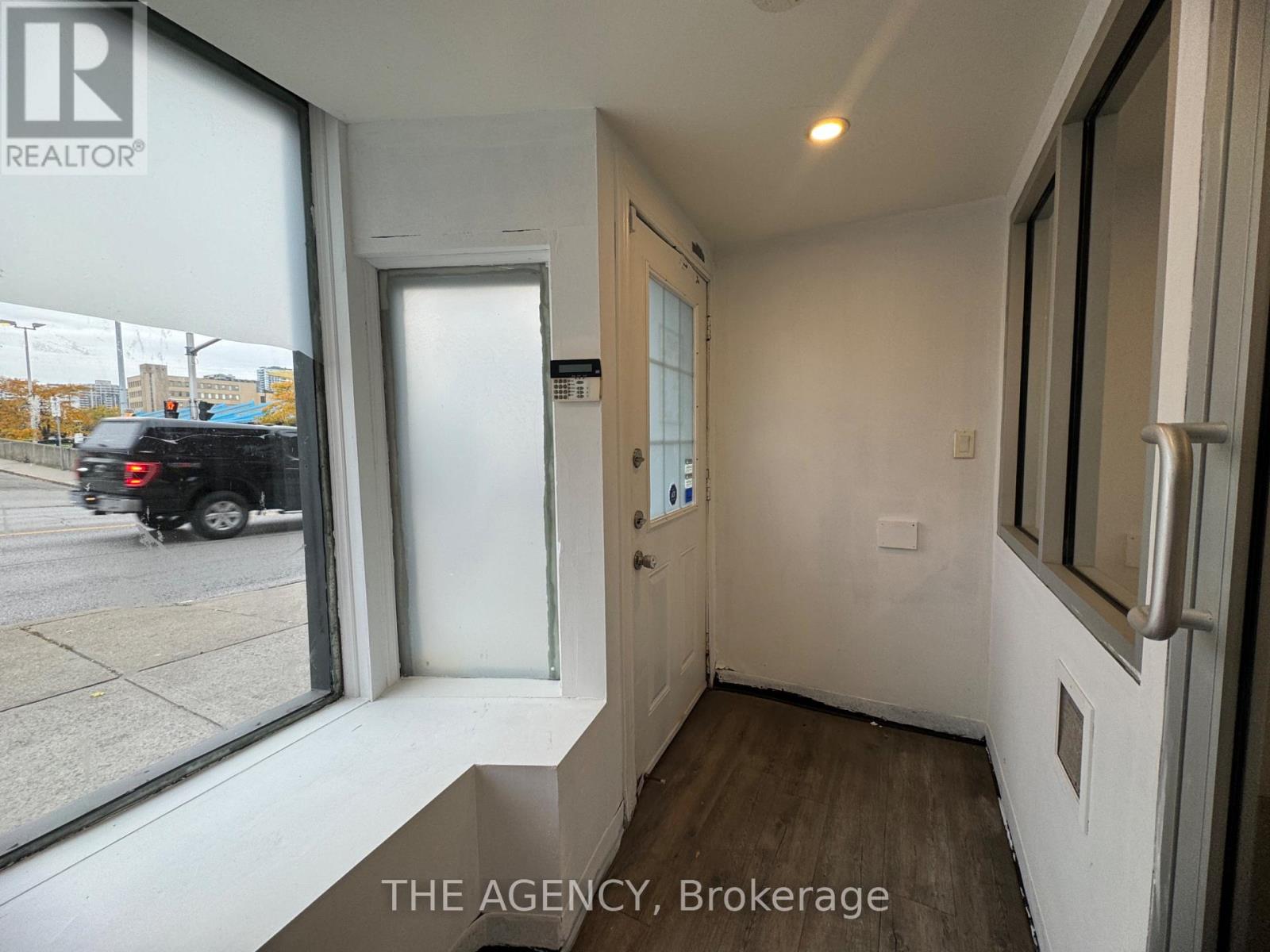 139 John Street S, Hamilton, Ontario  L8N 2C3 - Photo 2 - X12065247