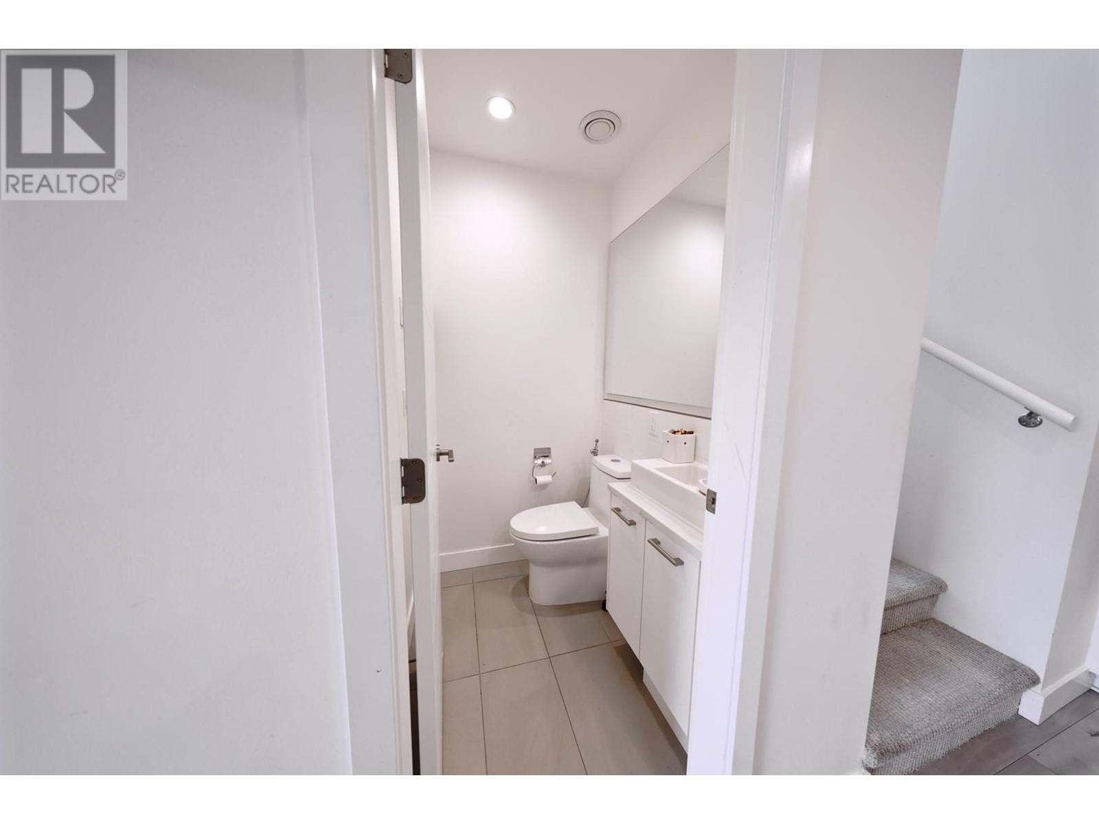 120 2035 Glenaire Drive, North Vancouver, British Columbia  V7P 1Y2 - Photo 9 - R2984419