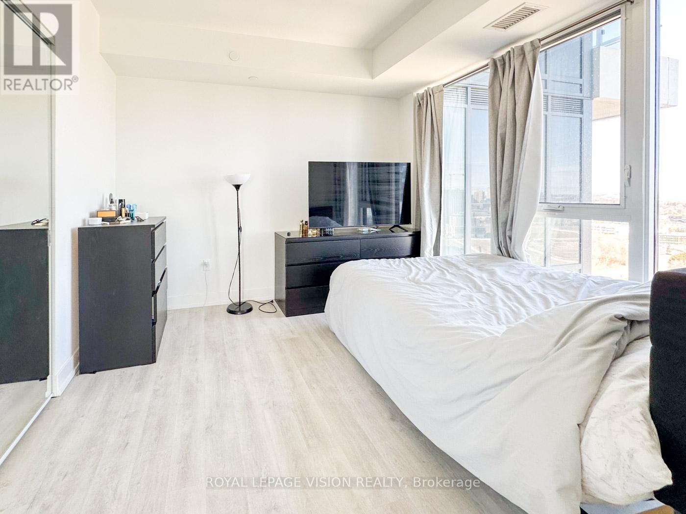 2404 - 30 Inn On The Park Drive, Toronto, Ontario  M3C 0P8 - Photo 16 - C12061318