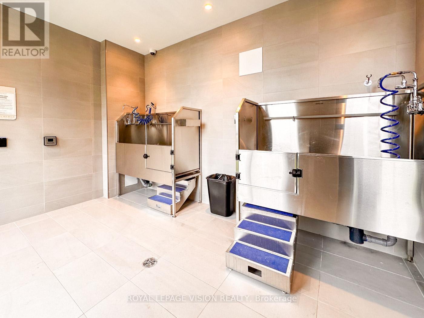 2404 - 30 Inn On The Park Drive, Toronto, Ontario  M3C 0P8 - Photo 28 - C12061318