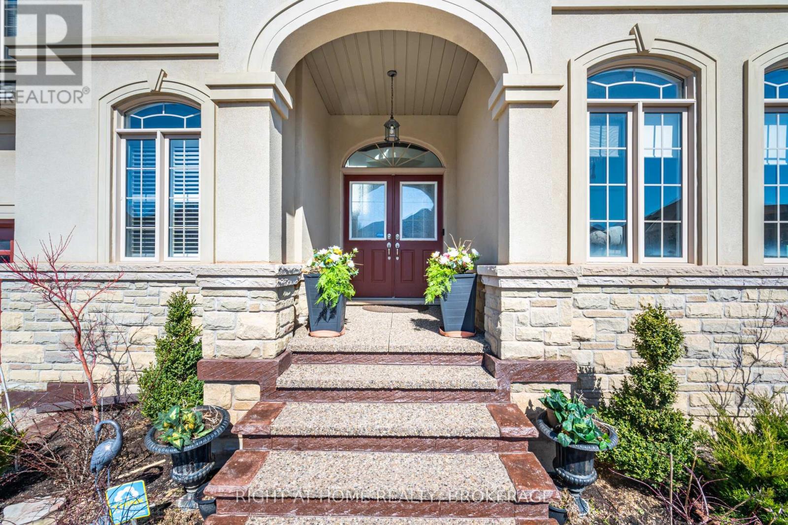 Property at 105 ROYAL WEST DRIVE image 4