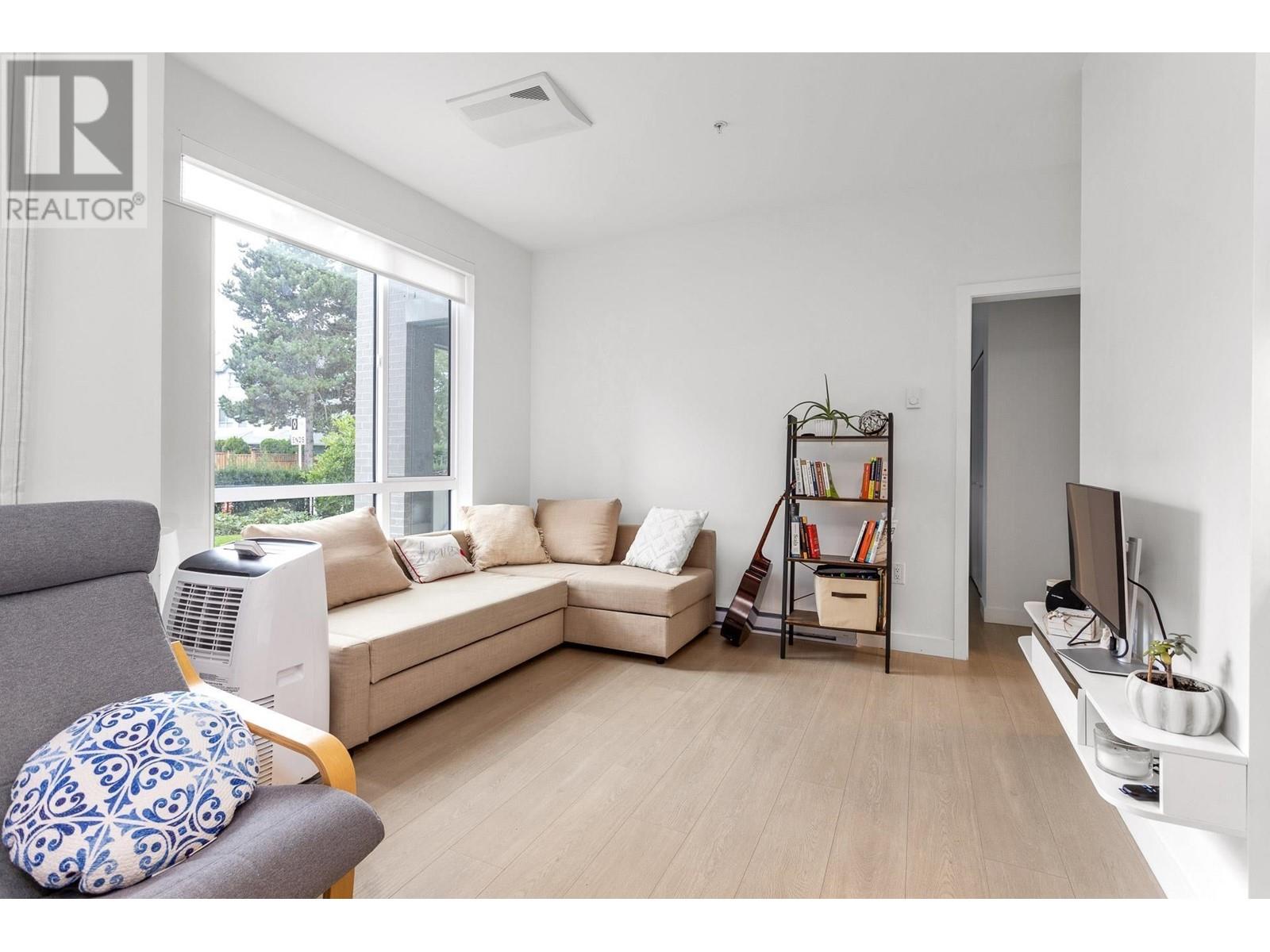 Listing Picture 14 of 31 : 119 7588 16TH STREET, Burnaby / 本拿比 - 魯藝地產 Yvonne Lu Group - MLS Medallion Club Member