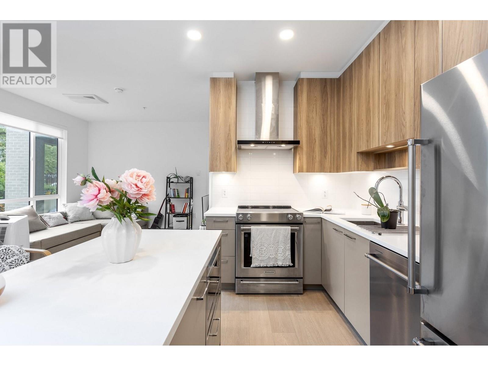 Listing Picture 9 of 31 : 119 7588 16TH STREET, Burnaby / 本拿比 - 魯藝地產 Yvonne Lu Group - MLS Medallion Club Member