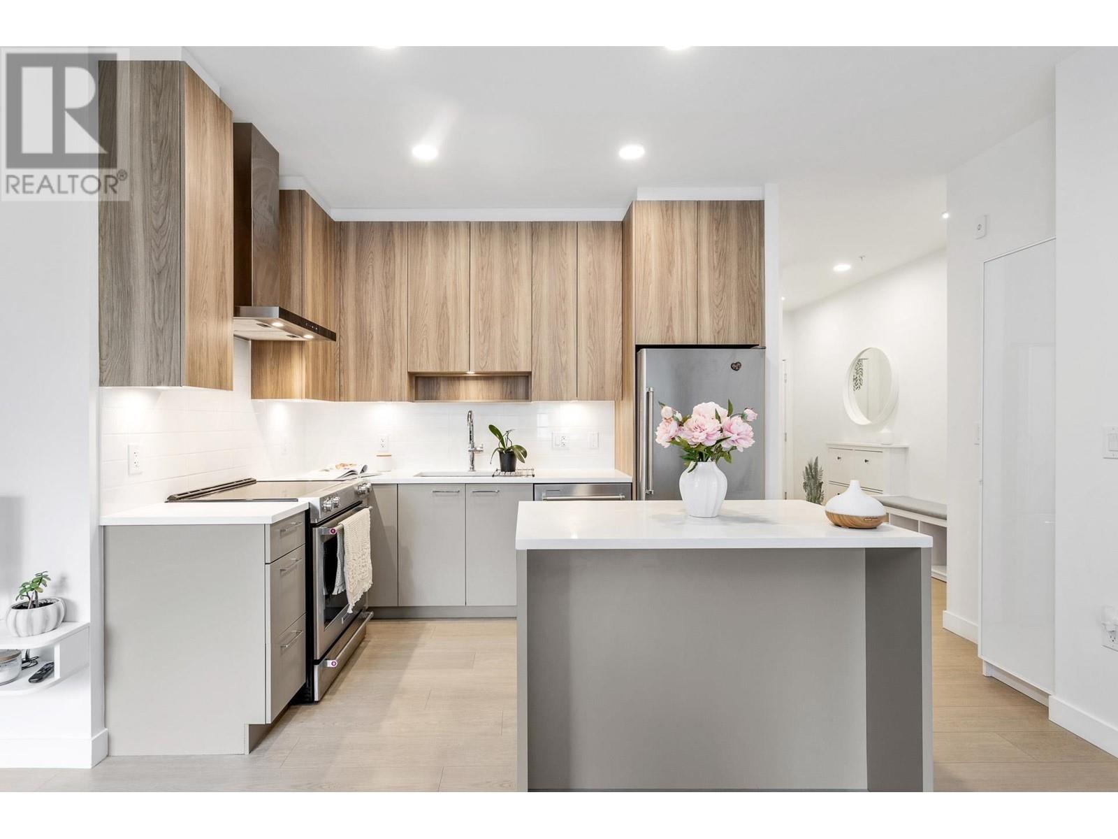 Listing Picture 5 of 31 : 119 7588 16TH STREET, Burnaby / 本拿比 - 魯藝地產 Yvonne Lu Group - MLS Medallion Club Member