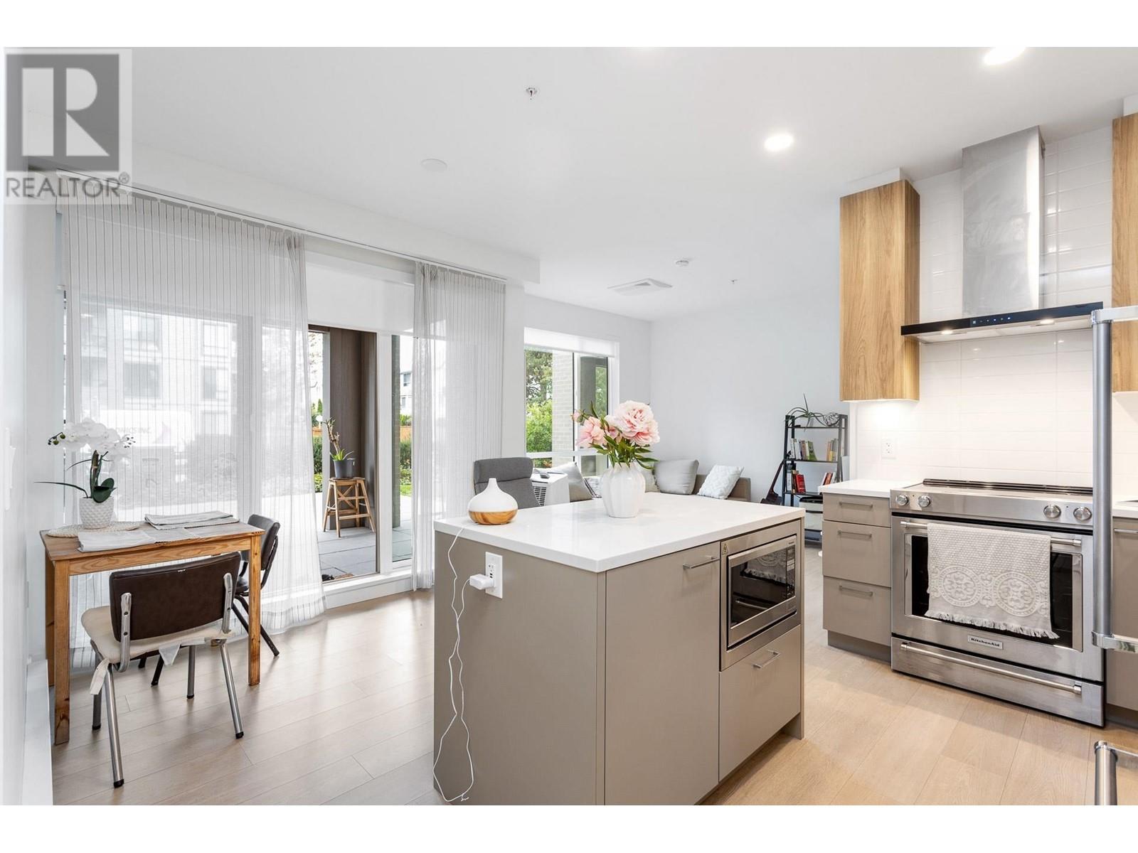 Listing Picture 10 of 31 : 119 7588 16TH STREET, Burnaby / 本拿比 - 魯藝地產 Yvonne Lu Group - MLS Medallion Club Member