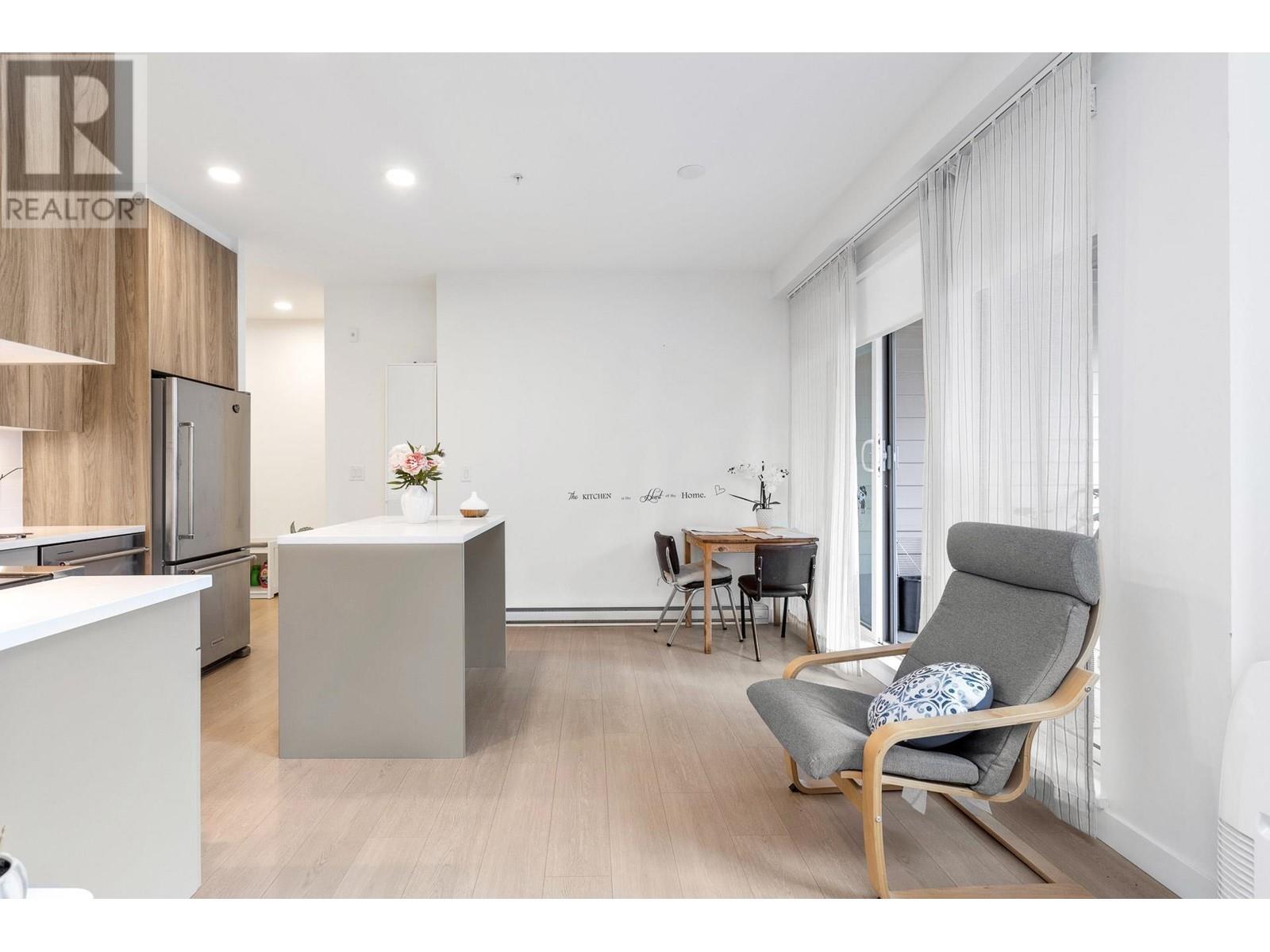 Listing Picture 12 of 31 : 119 7588 16TH STREET, Burnaby / 本拿比 - 魯藝地產 Yvonne Lu Group - MLS Medallion Club Member