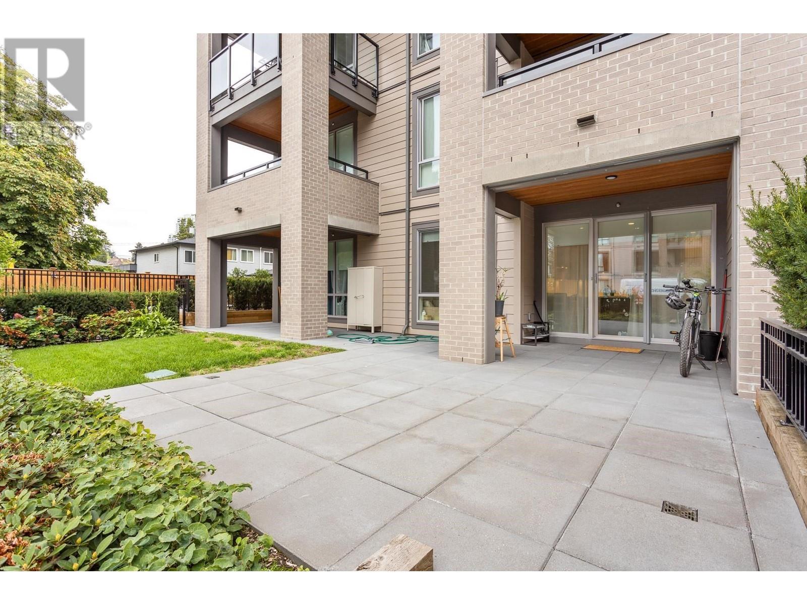 Listing Picture 2 of 31 : 119 7588 16TH STREET, Burnaby / 本拿比 - 魯藝地產 Yvonne Lu Group - MLS Medallion Club Member