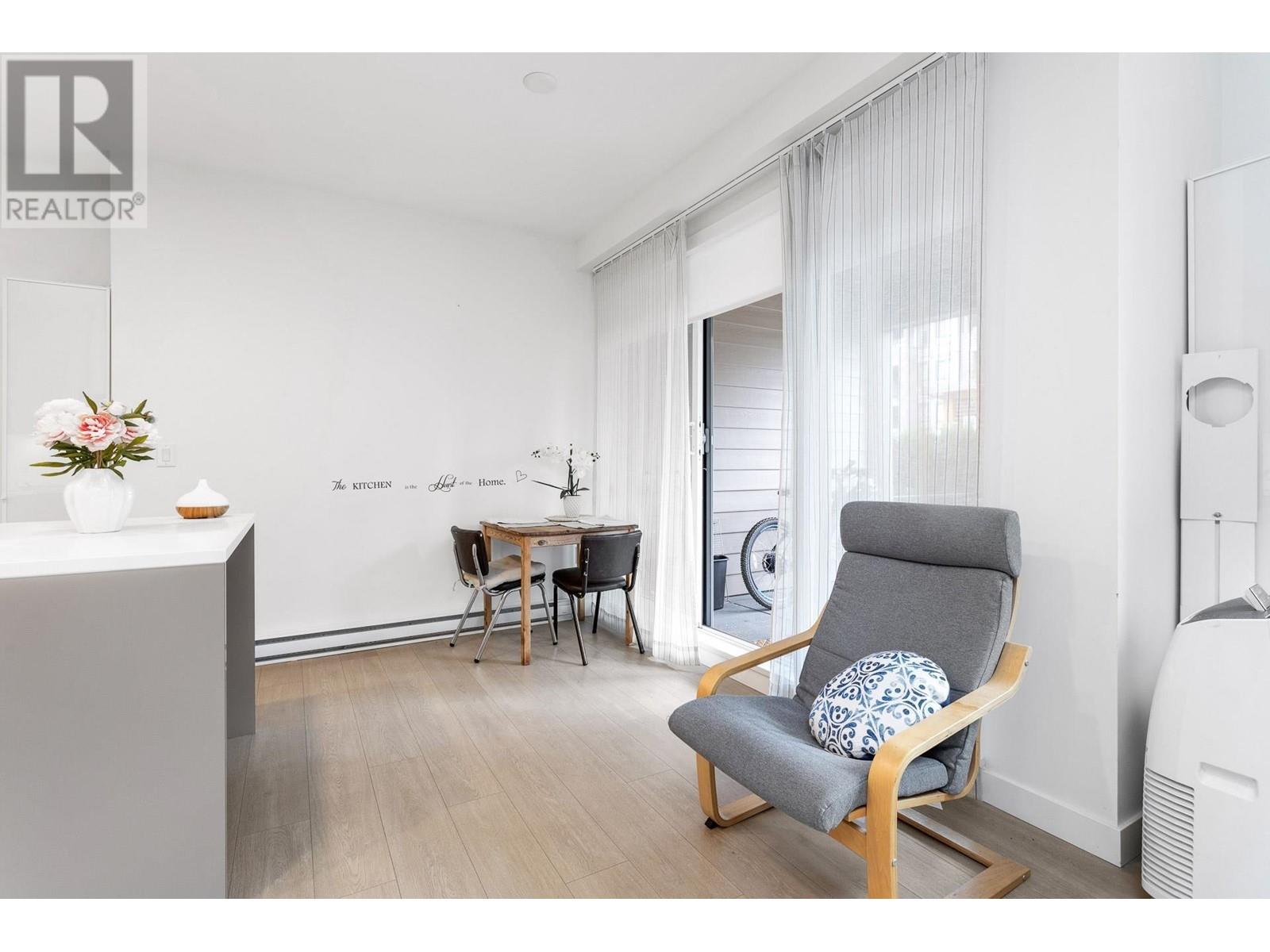 Listing Picture 11 of 31 : 119 7588 16TH STREET, Burnaby / 本拿比 - 魯藝地產 Yvonne Lu Group - MLS Medallion Club Member