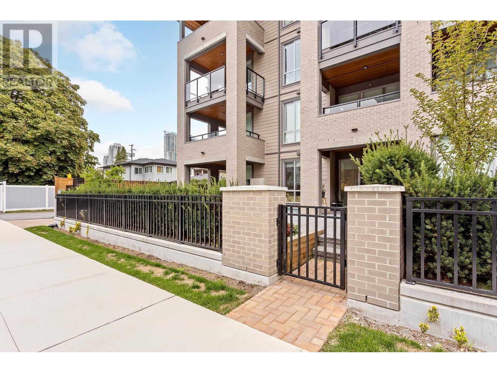 Listing Picture 4 of 31 : 119 7588 16TH STREET, Burnaby / 本拿比 - 魯藝地產 Yvonne Lu Group - MLS Medallion Club Member