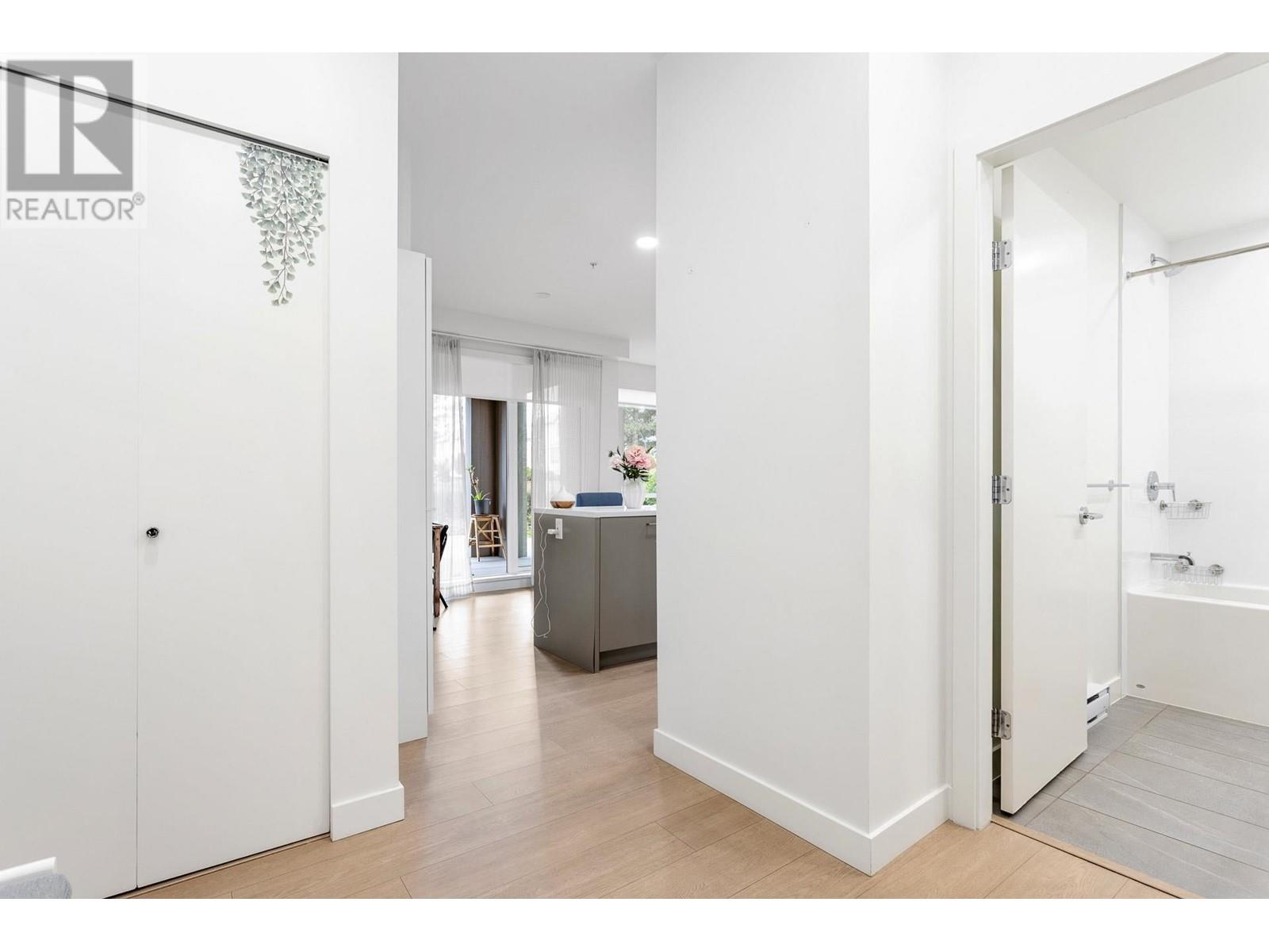 Listing Picture 23 of 31 : 119 7588 16TH STREET, Burnaby / 本拿比 - 魯藝地產 Yvonne Lu Group - MLS Medallion Club Member