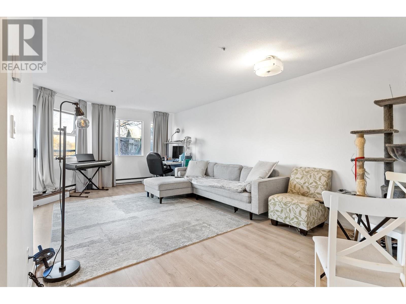 208 918 Roderick Avenue, Coquitlam, British Columbia  V3K 1R1 - Photo 2 - R2959475