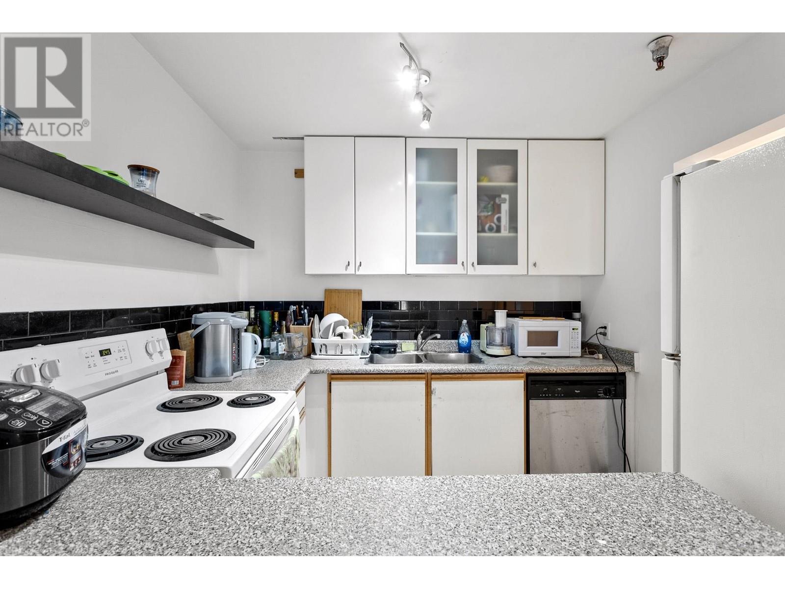 208 918 Roderick Avenue, Coquitlam, British Columbia  V3K 1R1 - Photo 5 - R2959475